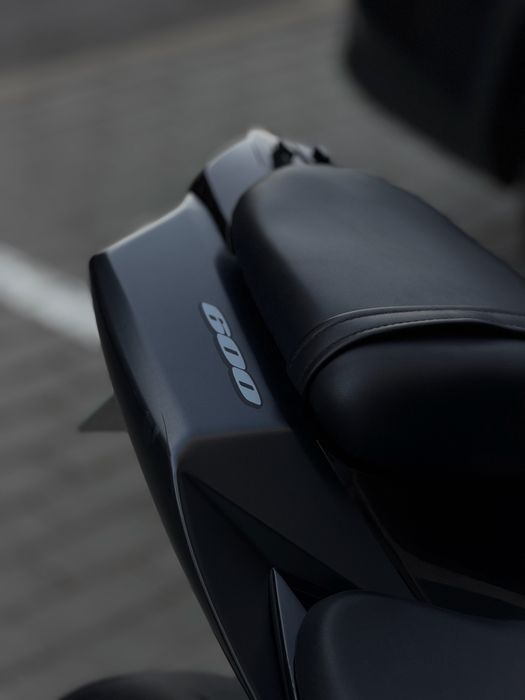 SUZUKI GSXR 600 K8 - Oportunidade!