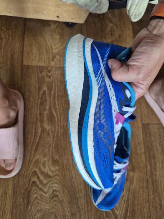 Бігові кросівки saucony Endorphin Pro 2