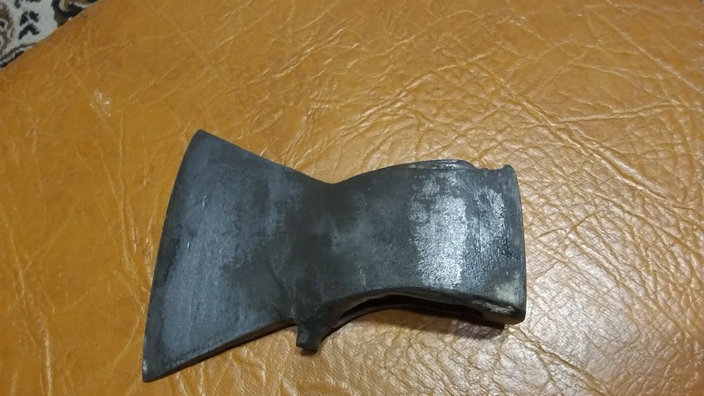 Старый, ретро топорик времён СССР.