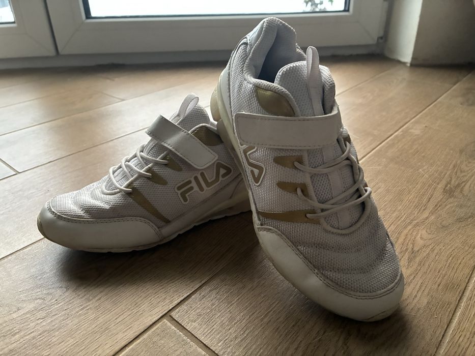 Białe sneakersy FILA wygodne i lekkie