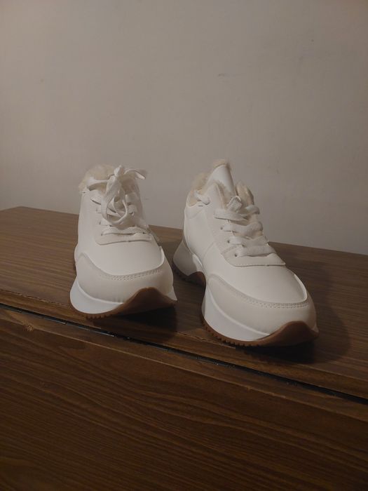 Кроссовки женские