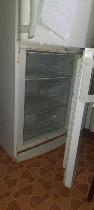 б/у холодильник Electrolux (с вместительной морозилкой). Нужен ремонт.