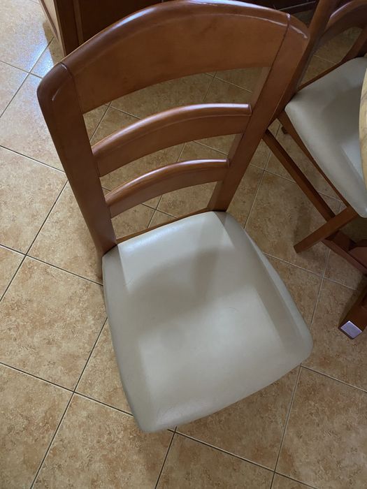 Mesa e 4 cadeiras (conjunto)