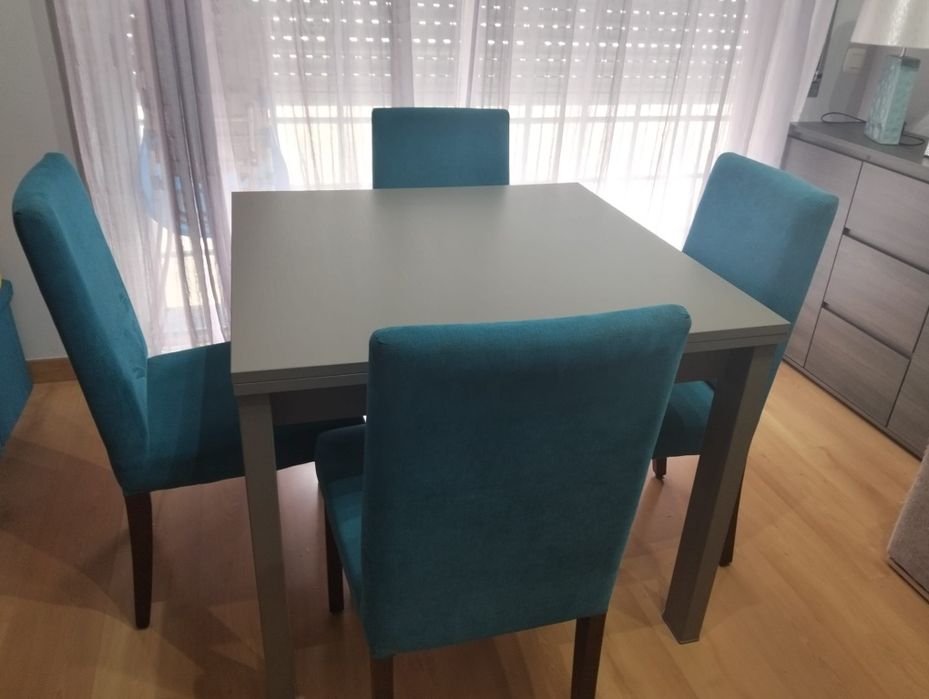 Conjunto mesa extensível com 4 cadeiras
