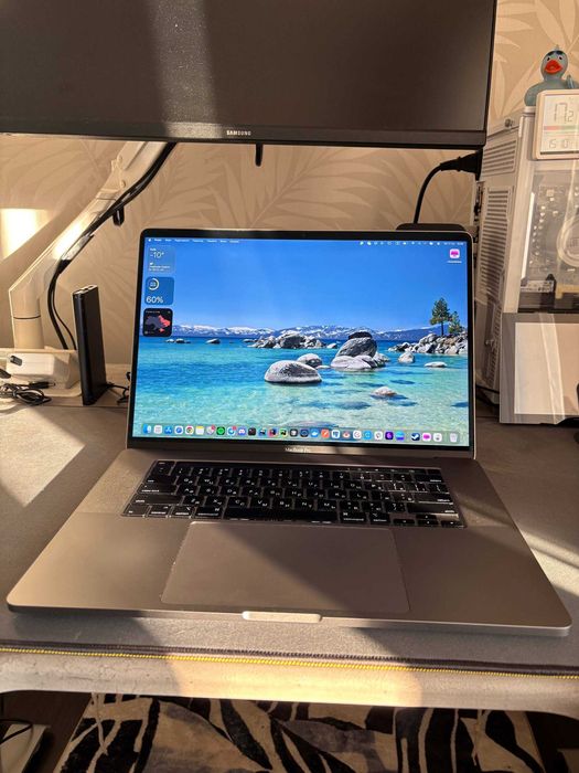 MacBook Pro 16