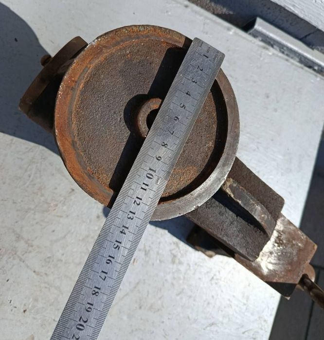 тиски слесарные 80 мм тиски  СССР