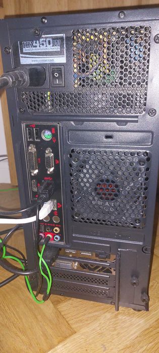 Sprzedam komputer w zestawie.