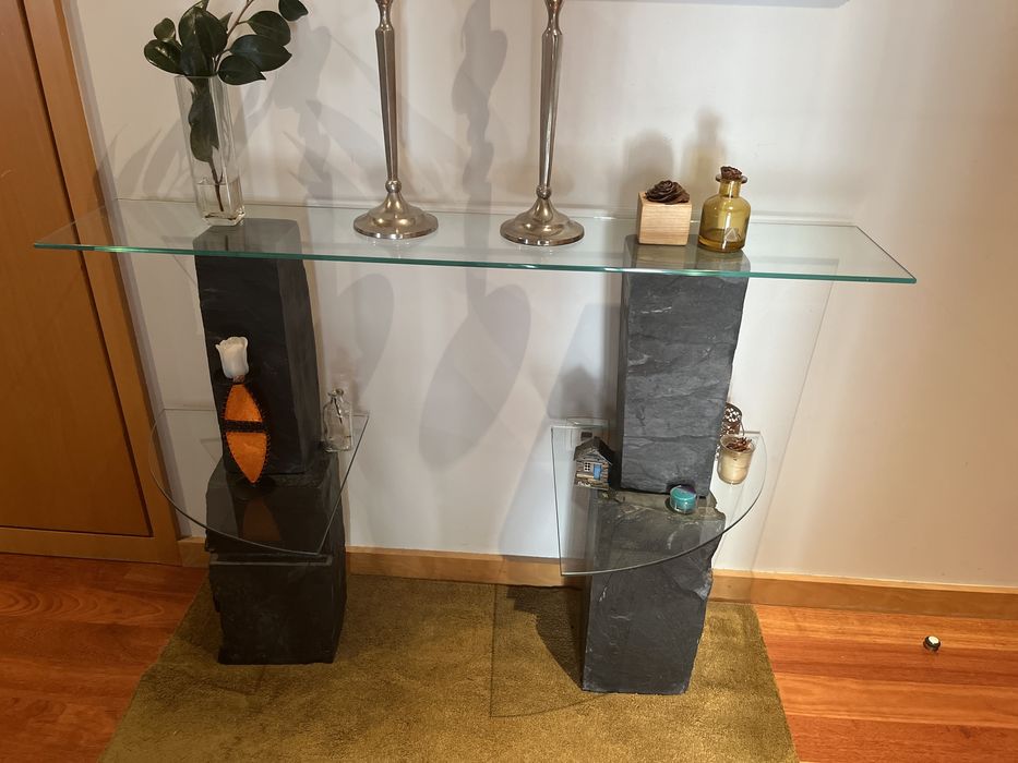 Mesa  vidro com 4 coluna de ardósia