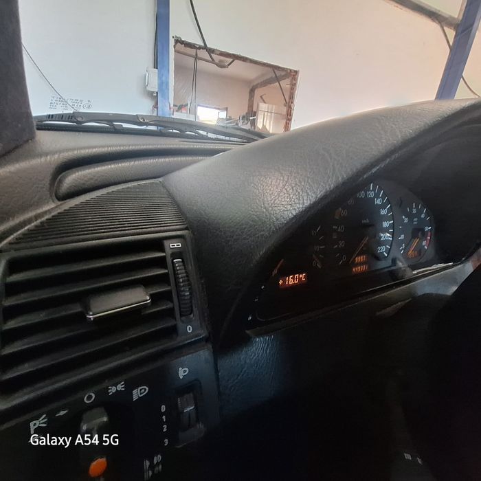 Mercedes c 220 Em bom estado sempre em garagem  

Depós