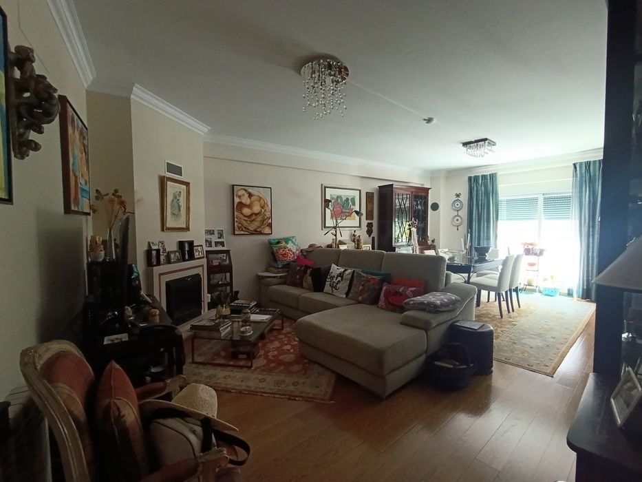 T2 Avenida do Colégio Militar c/garagem