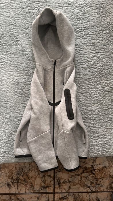 Nike tech cinzento