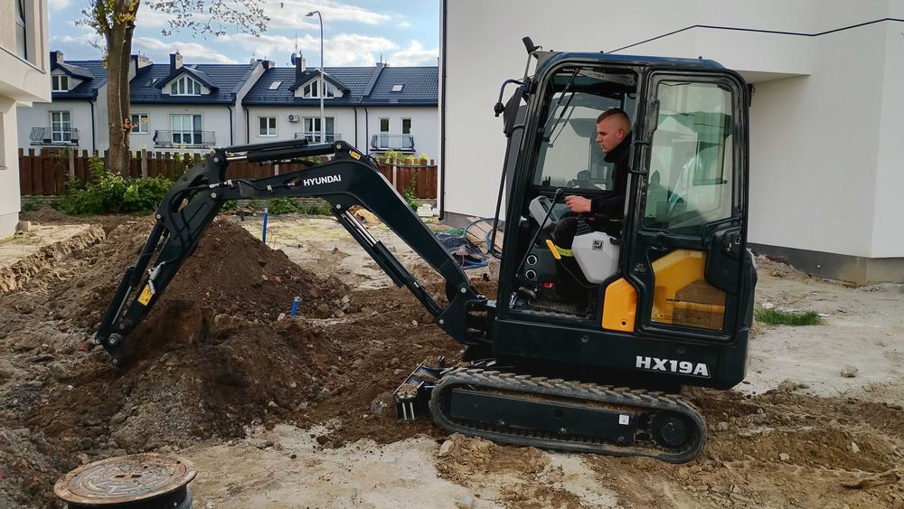 Wynajem minikoparki z operatorem