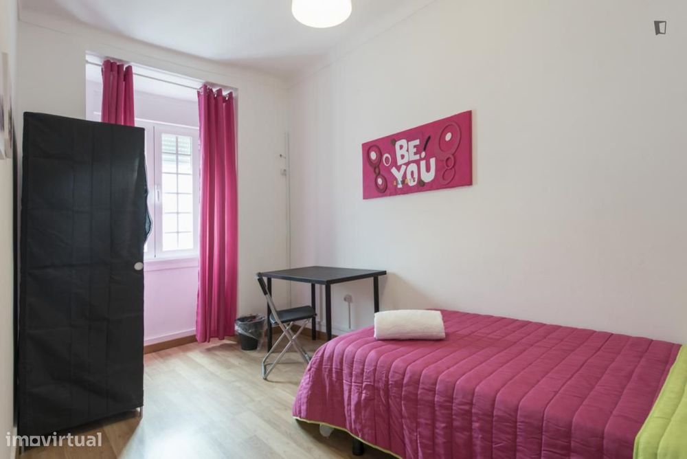 Quarto - localizado em Arroios Lisbon