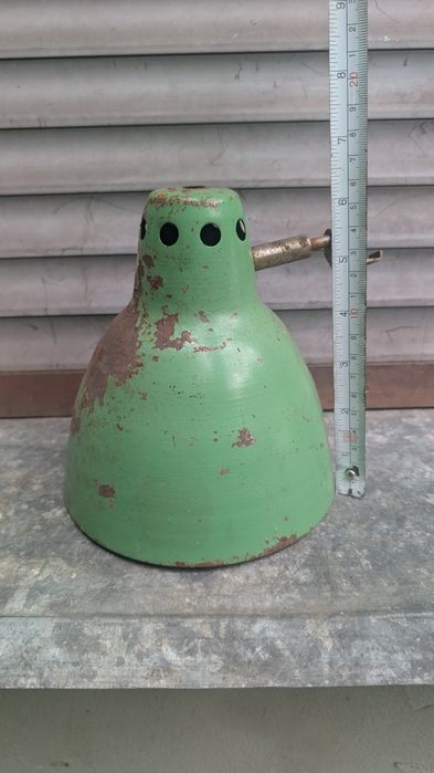 Stary klosz lampy warsztatowej