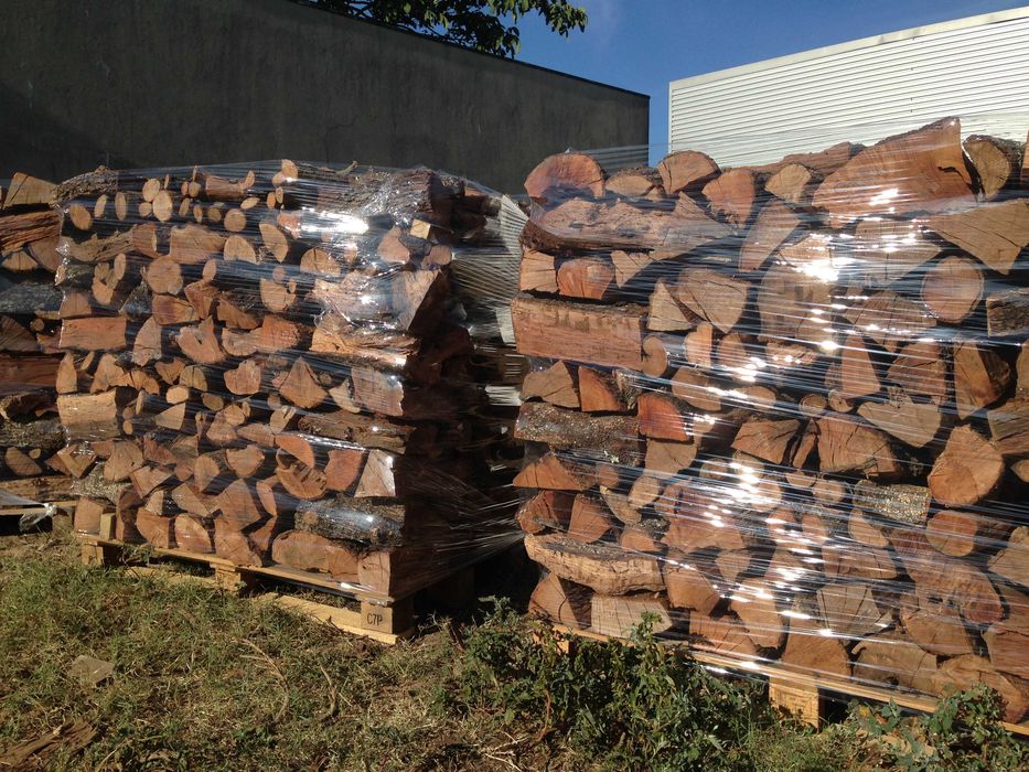 LENHA SECA EM PALETES com entregas programadas