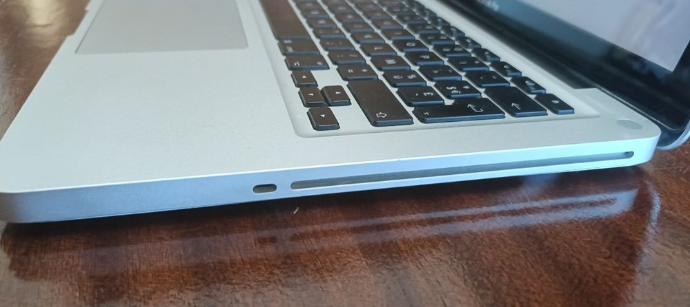 MacBook Pro 13" Apple | 320GB | Catalina | Carregador Incluído
