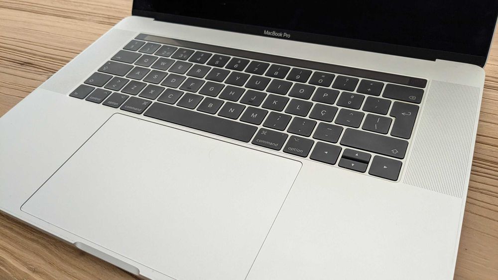 Apple MacBook Pro 15 Touch Bar A1707 - 16GB RAM 500GB Disco