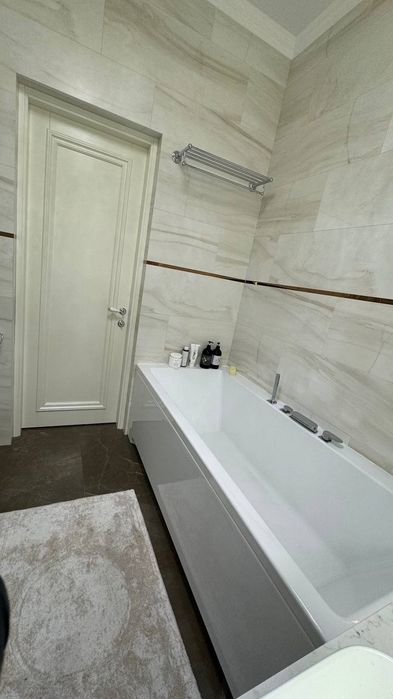 Продам 3-х комнатную квартиру в элитном ЖК на Марсельской.  Кирпичный дом. АОГВ.  Паркинг