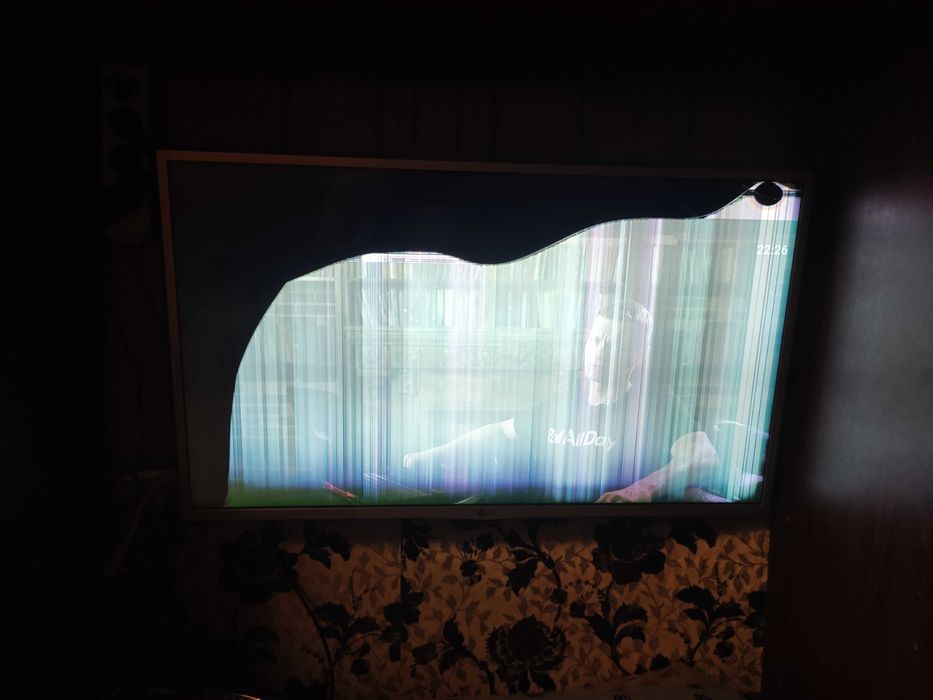 LG32lf5610 бита матрица на запчасти неудачно заменили подсветку