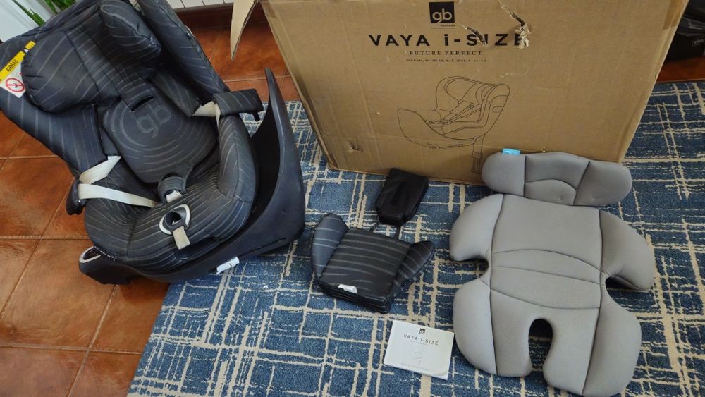 Cadeira Vaya plus i-size 45cm a 105cm, máximo 18kg. Dos 0 meses ao limite 105 cm ou 18kg.