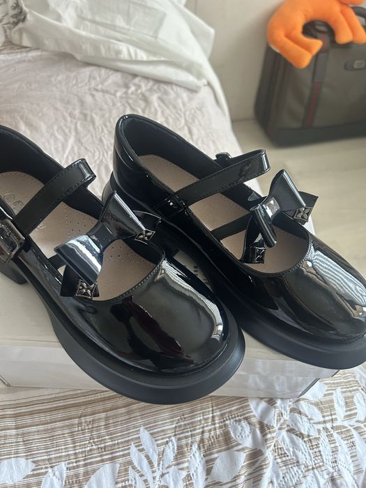 Лакові святкові туфлі взуття