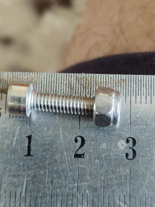 Śrubki nierdzewne fi-4 -10 szt