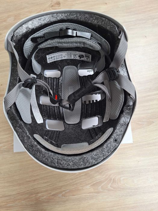 Kask dla dziewczynki UVEX r. 55 - 58