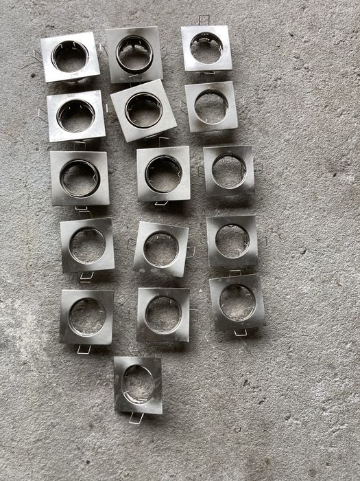 Sprzedam oprawki halogenowe i halogeny