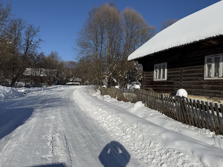 Продається будинок та 10 соток у с. Верхній Студений у карпатах
