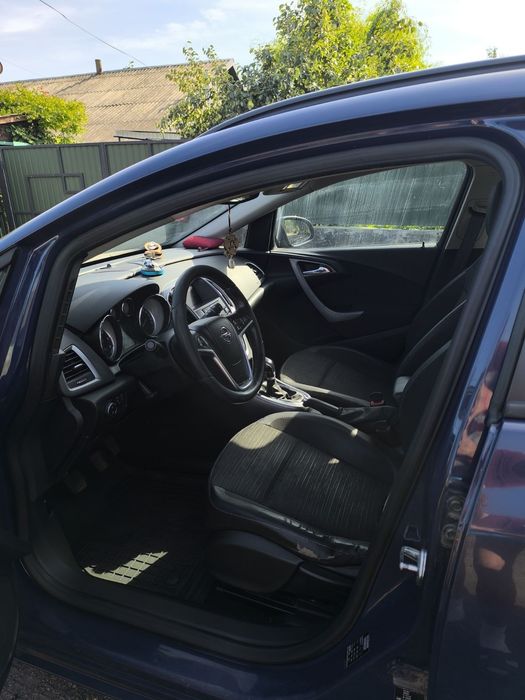 машина opel astra j 2014