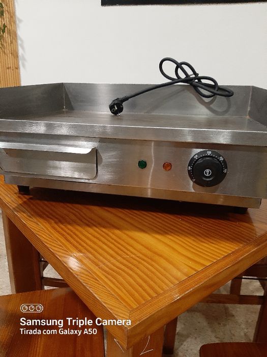 Grelhador.  Chapa eléctrica