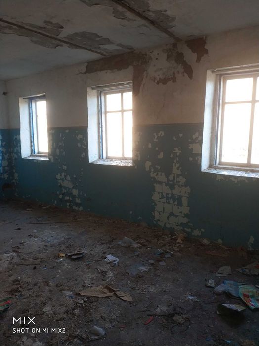 Нежитлова будівля, 1980 року побудови, загальною площею 250 кв. м.,