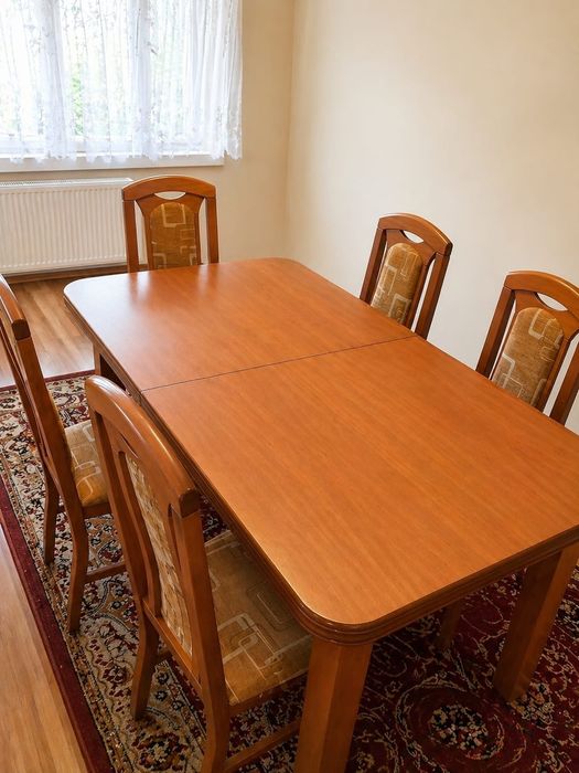 Stół rozkładany plus krzesła