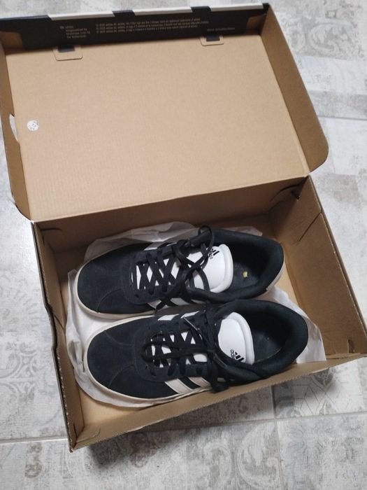 кросівки adidas оригінал