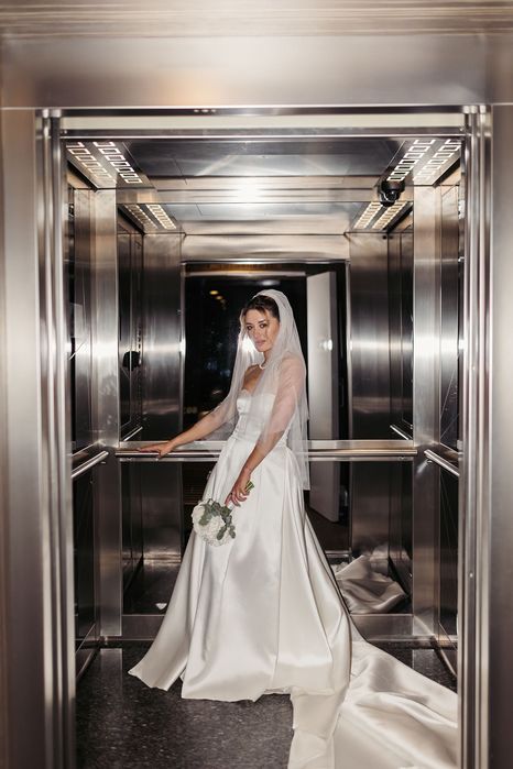 Продаж весільної сукні