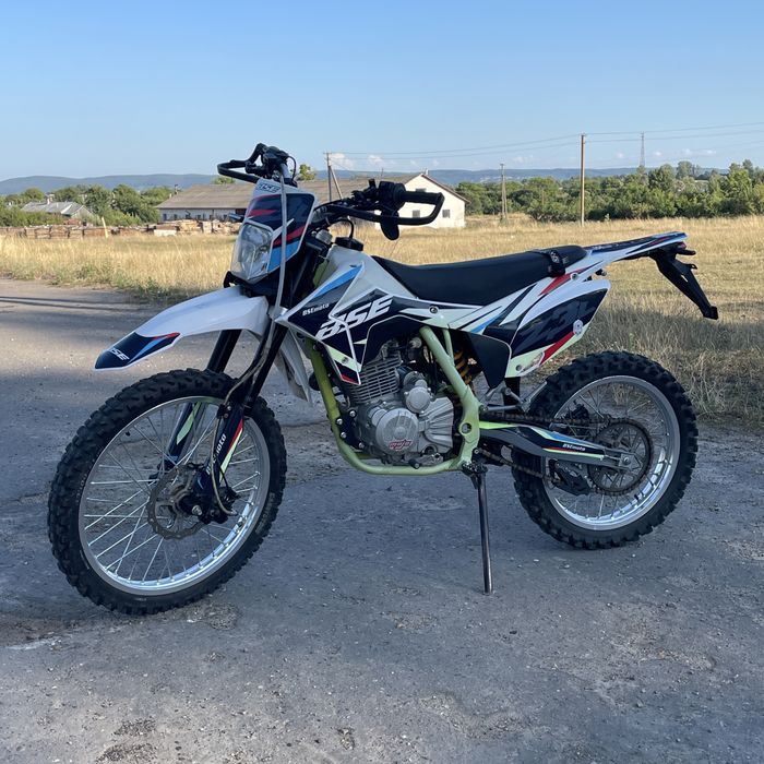 BSE 250 J3D 250 см³ 21 к.с. 172FMM — 4000 км, 1 власник, без вкладень