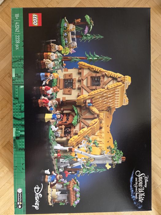 LEGO Disney 43242 Chatka Królewny Śnieżki i siedmiu krasnoludków