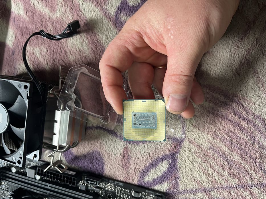 Продам ігровий комплект i5 9600k asus h 310m k