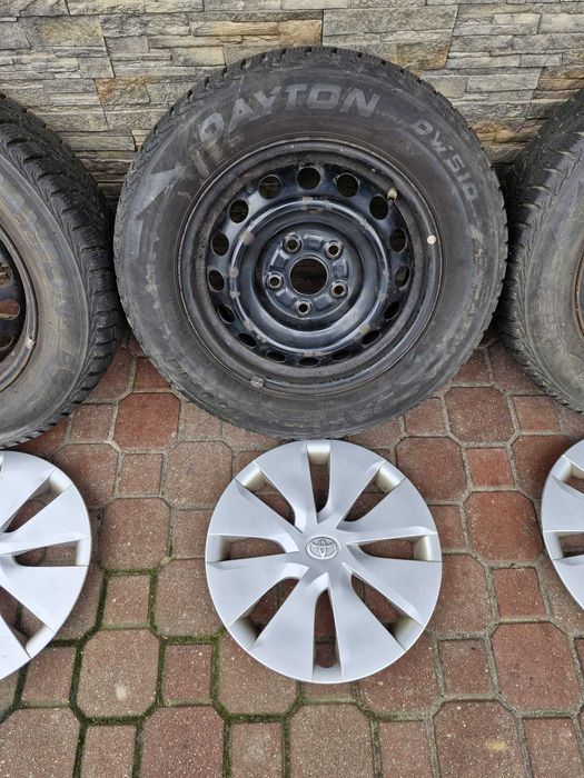 Komplet kół zimowych Toyota 15 cali opony Dayton 195/65