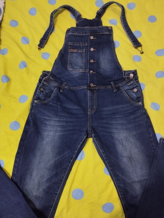 Продам джинсовий комбінезон для вагітних