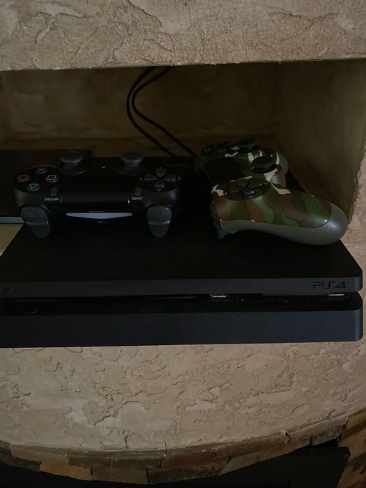 Продам PS4 Slim 1TB + 2 джойстики + 11 ігор