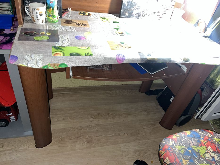 Отдам стол комютерний состояние на фото