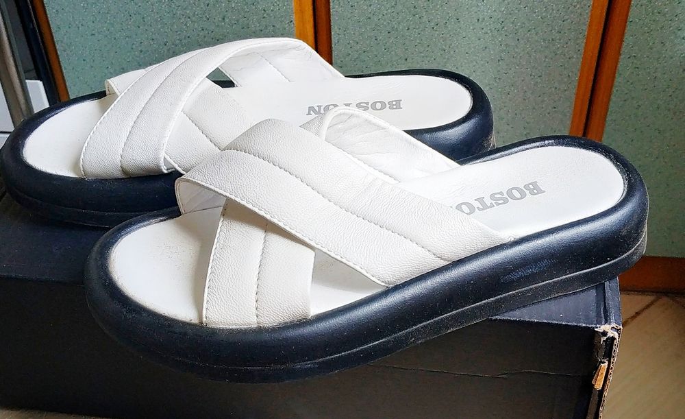 Кожаные шлепанцы белые 36 р