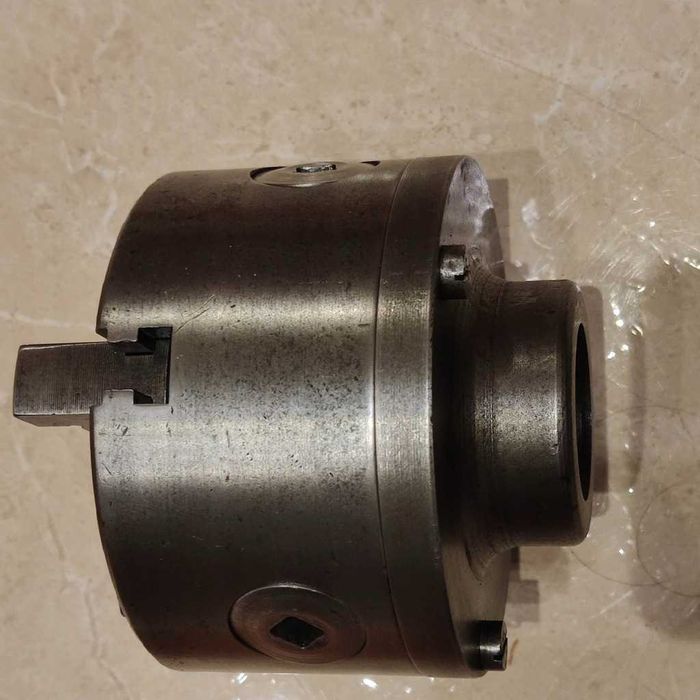 TOS MN 80 A. Uchwyt tokarski 100 mm zabierak