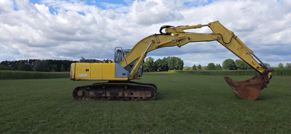 Koparka gąsienicowa KOBELCO New Holland E215