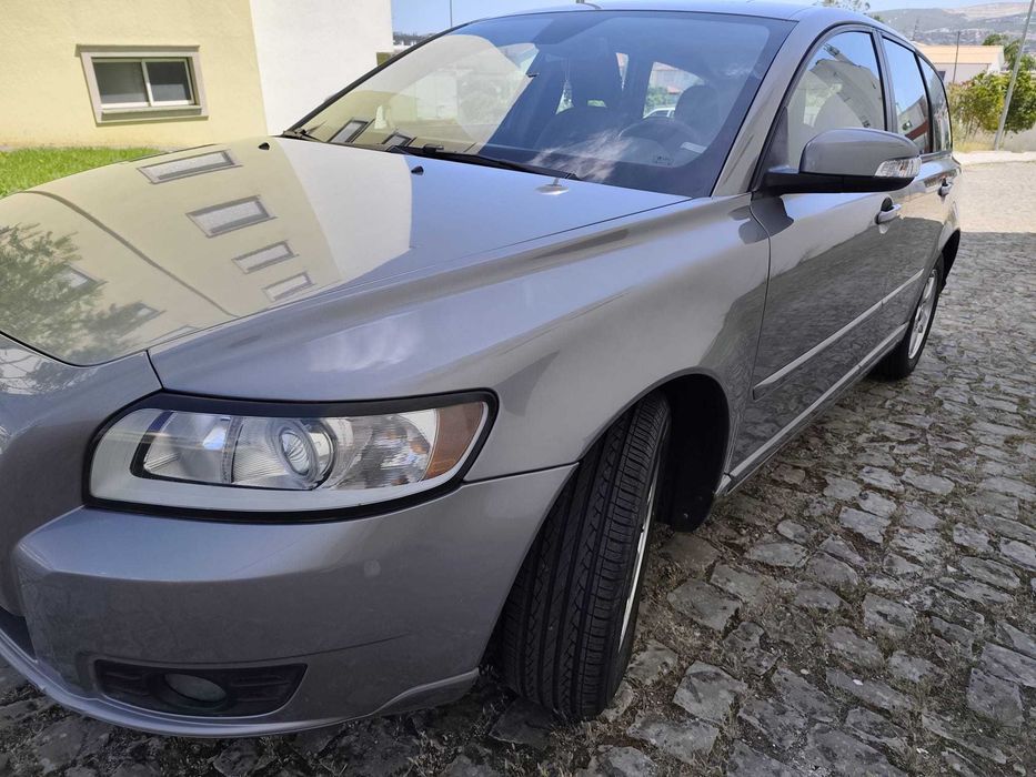 Volvo V50.