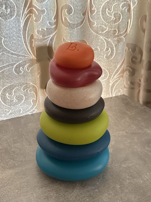 Тактильна пірамідка battat