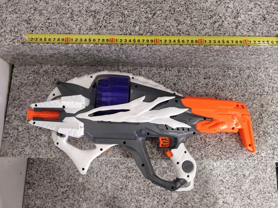 Pistola Nerf Incisor  nova a imitar pistola da guerra das estrelas.