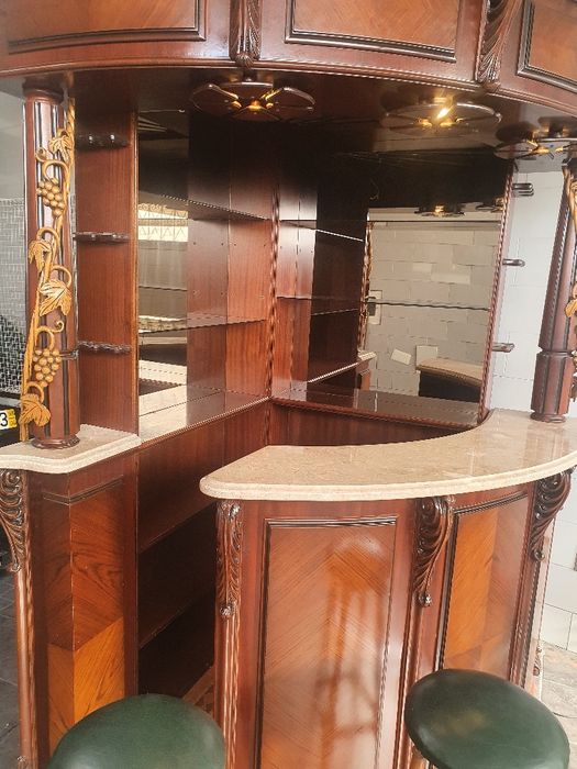 Bar como novo em raiz de Nogueira