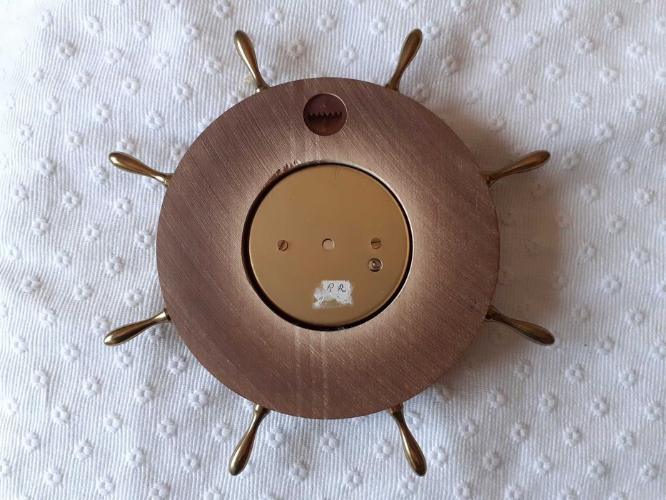 Barómetro em madeira e metal em forma de leme